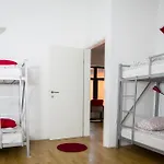 אכסניה Cukrarna Guest