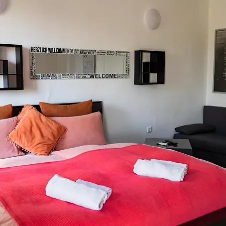 Cukrarna Guest אכסניה *