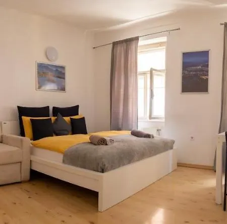 Cukrarna Guest * קראנז'