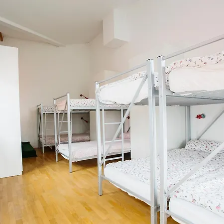 Hostel Cukrarna Guest