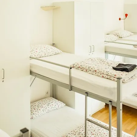 Cukrarna Guest