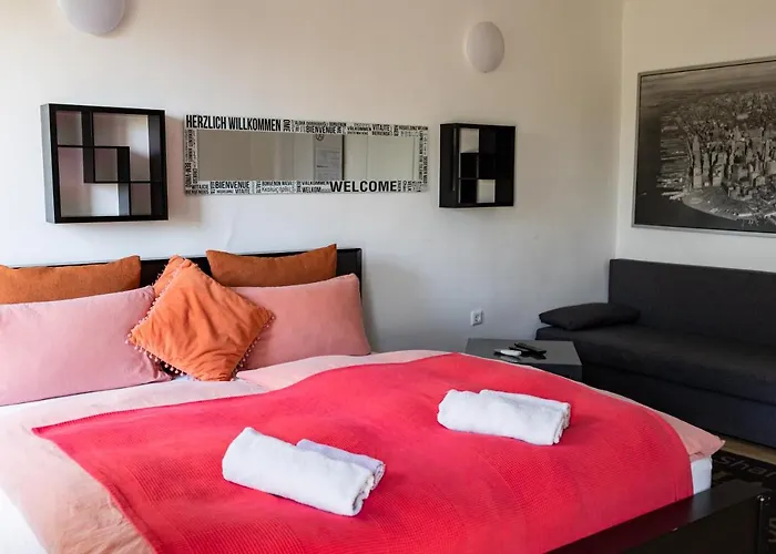 Cukrarna Guest Hostel *