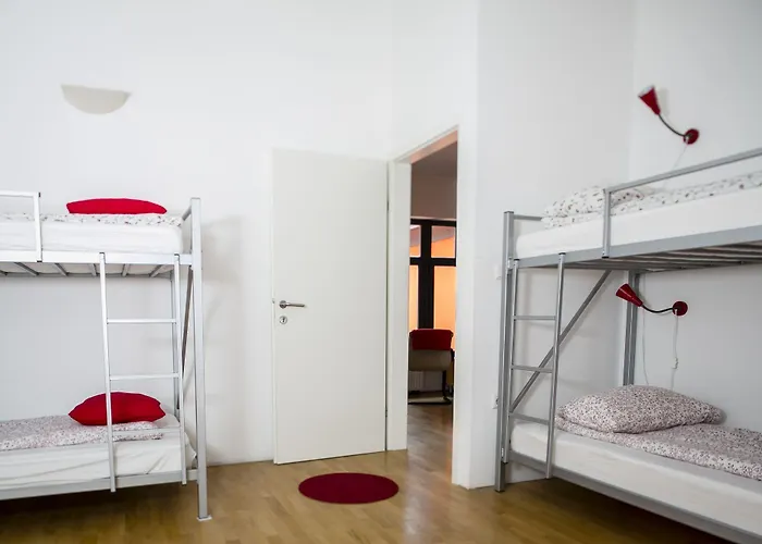 Хостел Cukrarna Guest