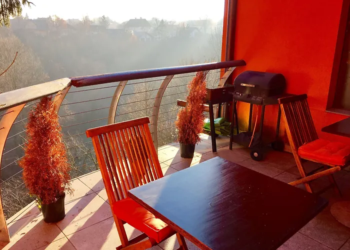 Cukrarna Guest Hostel *