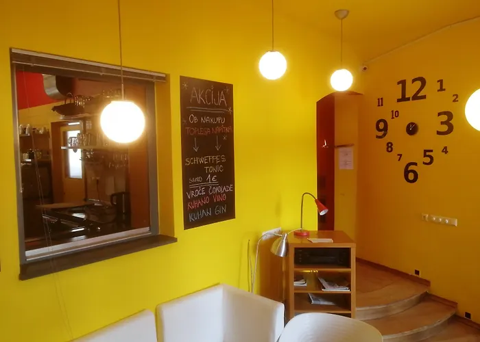 Cukrarna Guest Hostel *